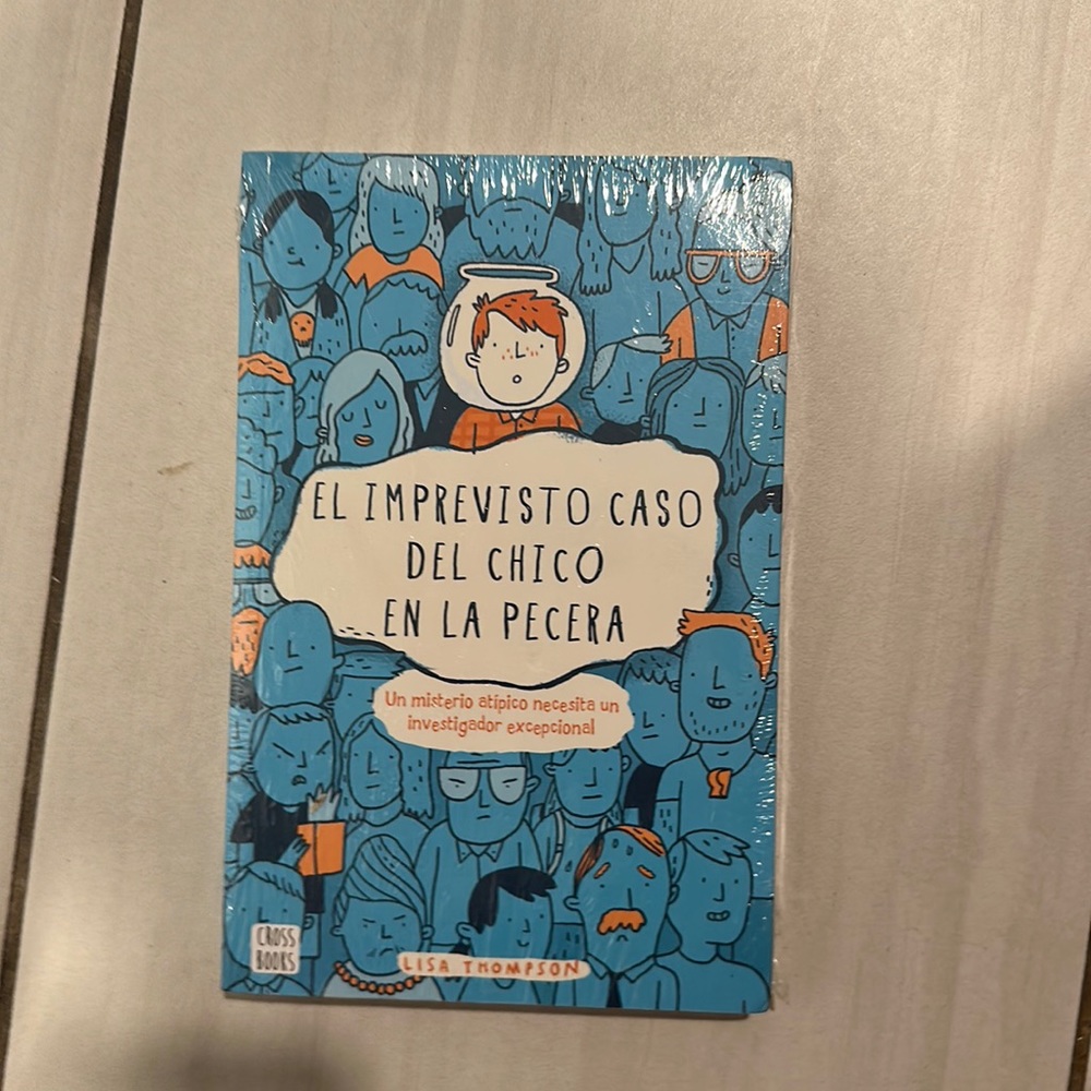 El Imprevisto Caso del Chico en la Pecera by Lisa Thompson - Blue Cover